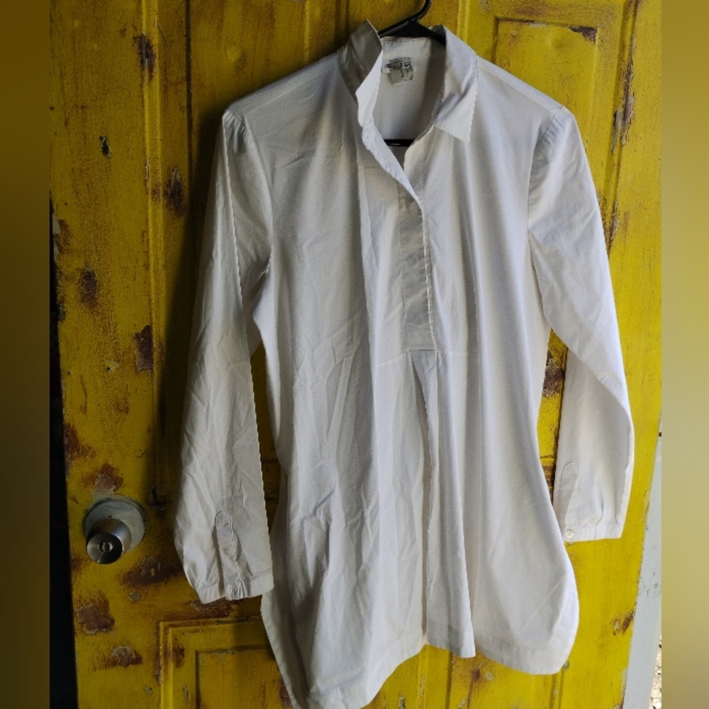 White Collared Midsleeve Shirt.